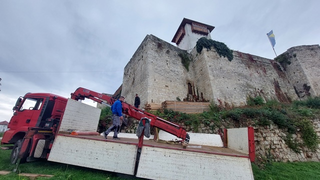 počela rekonstrukcija bedema u kompleksu starog grada u gradačcu